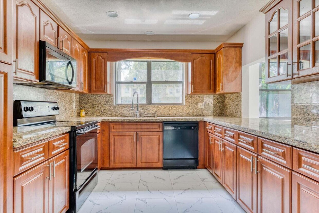 Building Photo - 101 Fairways Ln