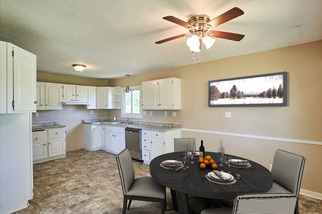 Foto del edificio - 1475 Laurel Dr