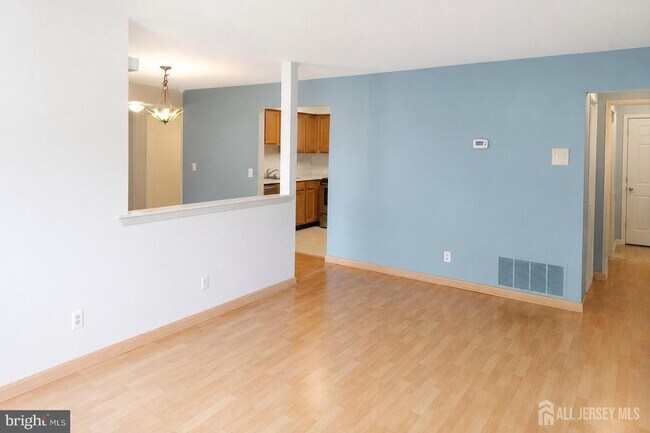 Building Photo - 2210 Sayre Dr
