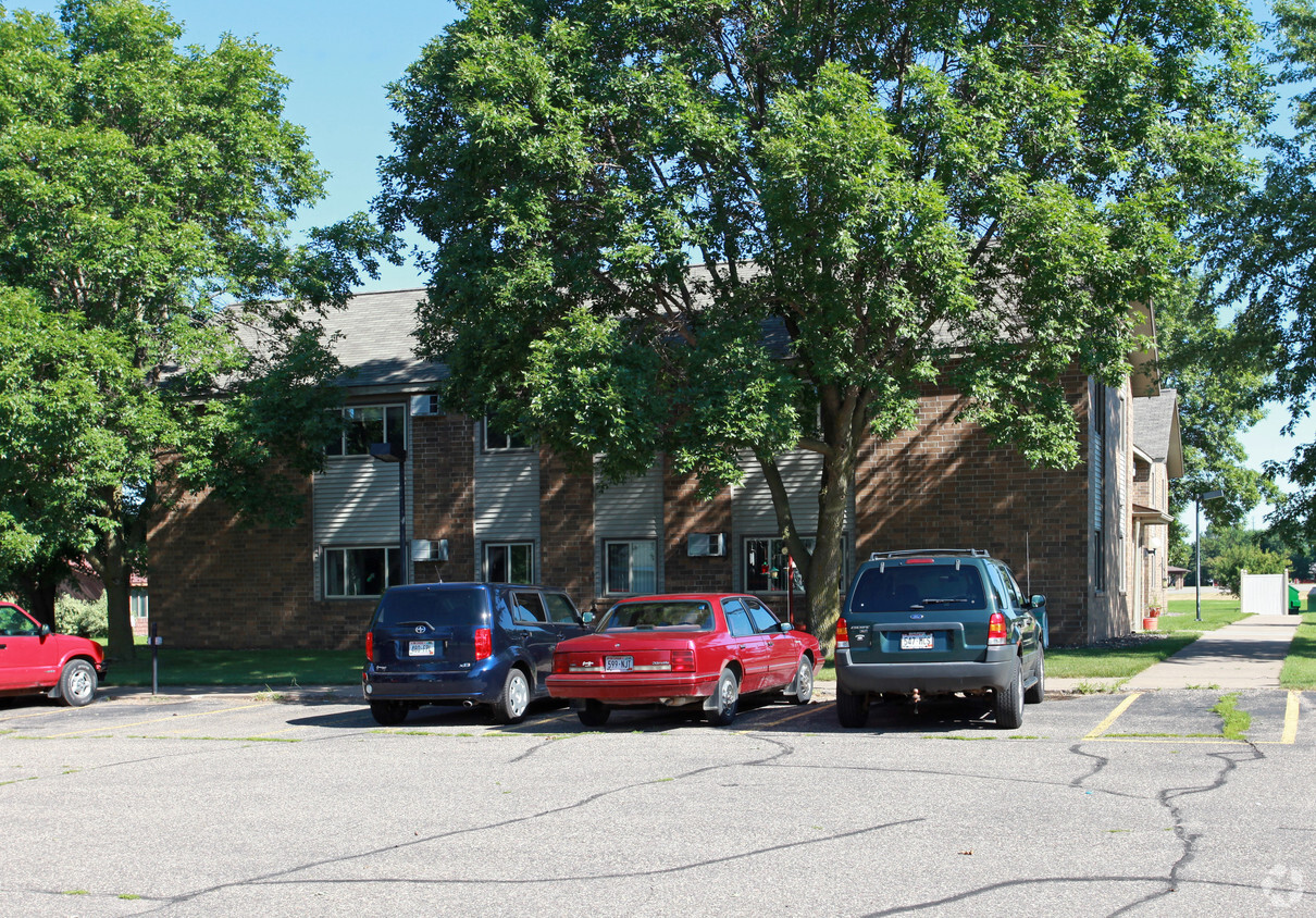 Primary Photo - Pleasantview Apartments