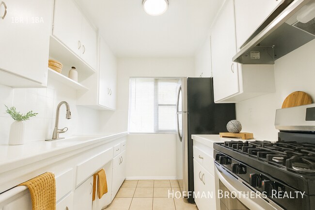 Building Photo - 3956 Stevely Ave