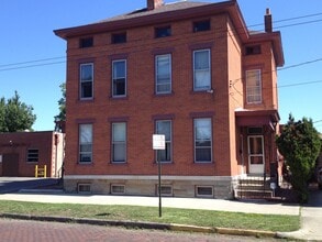 Building Photo - 19 W Frankfort St