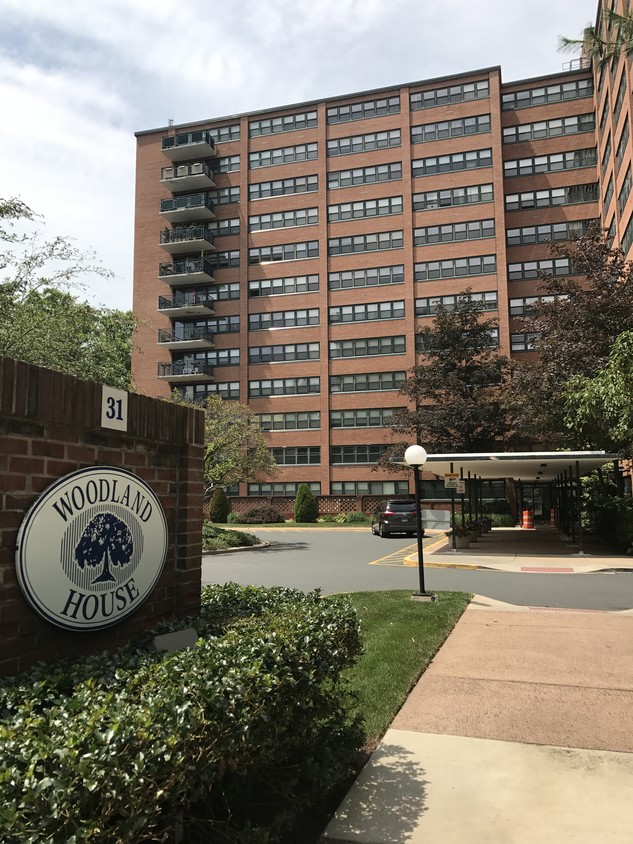 31 Woodland St, Hartford, CT 06105 Condo for Rent in Hartford, CT