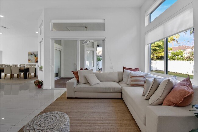 Foto del edificio - 710 Lake Blvd