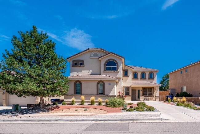 Foto del edificio - 10532 Coyote Canyon Pl NW