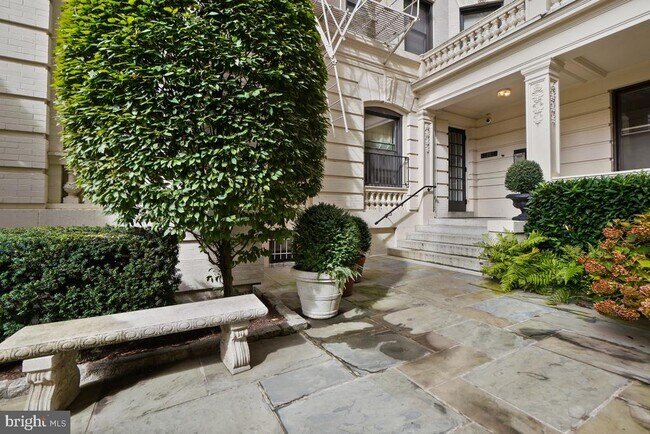Foto del edificio - 2205 California St NW