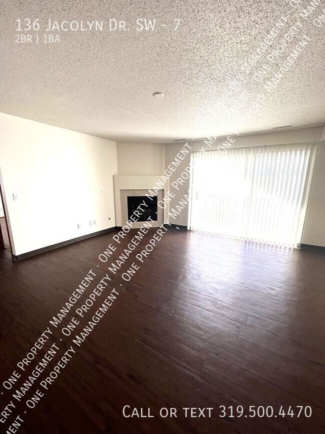 Building Photo - 136 Jacolyn Dr SW