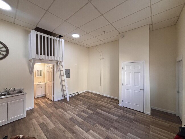 Foto del edificio - Walk everywhere - Charming Studio Loft in the Heart of Bath, Maine!