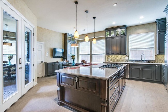 Building Photo - 5936 Broadmoor Dr