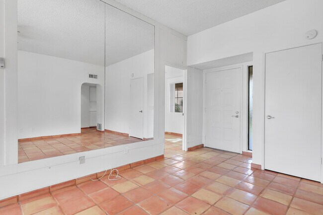 Foto del edificio - 44049 Elba Ct