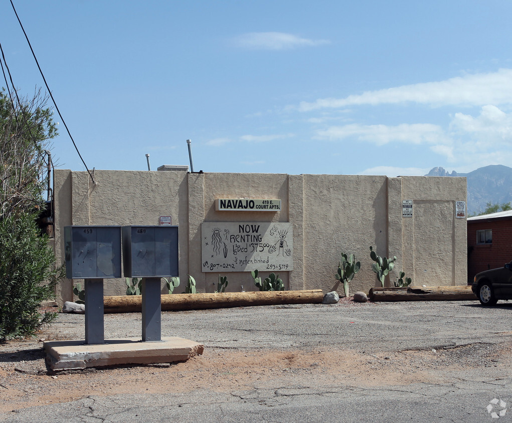 Foto del edificio - Navajo Court Apartments