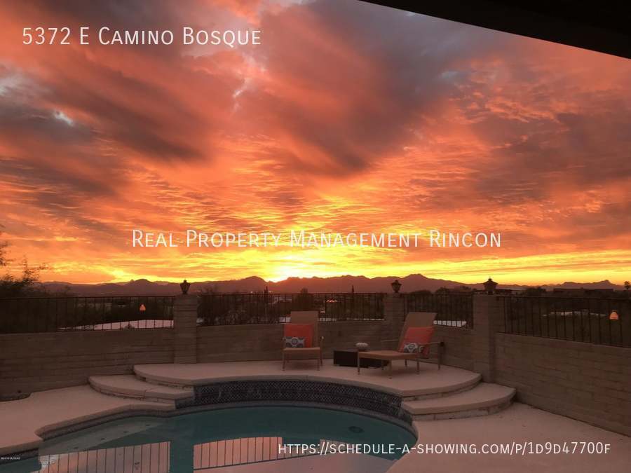 Foto principal - Location! Quintessential Tucson Classic is...