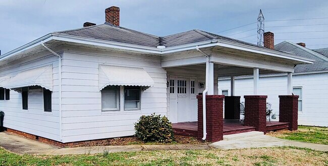 Building Photo - 1628 S Main St