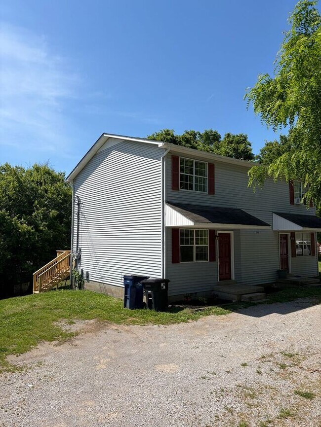 Foto del edificio - Affordable 2 bedroom Duplex w/Yard