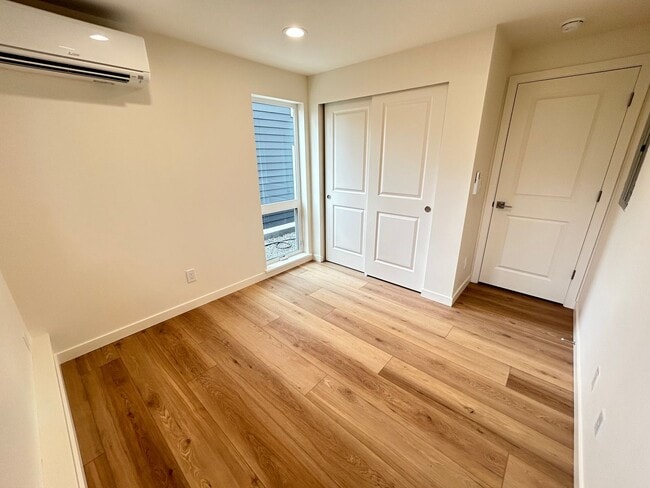 Building Photo - 8024