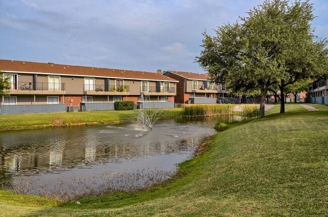 Oak Tree Village Apartments Water Area - Oak Tree Village