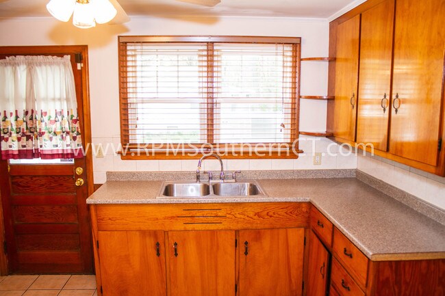 Building Photo - Ranch Style Home For Rent in Hamden