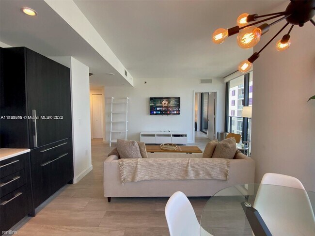 Building Photo - 2 br, 2 bath Condo - 55 SW 9th St Apt 3001