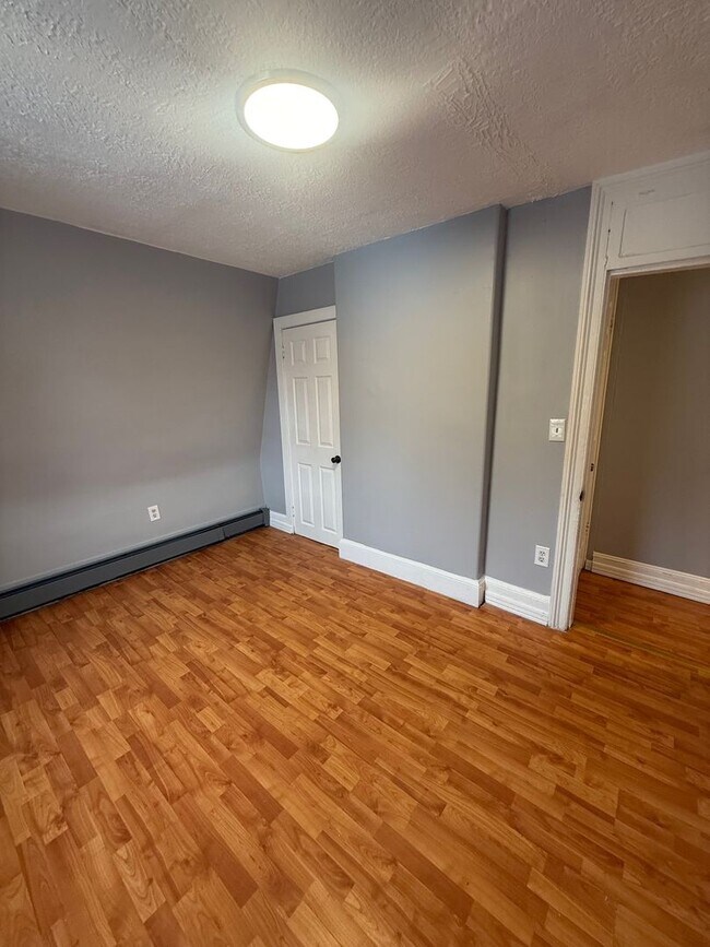 Foto del edificio - 104 Dubois St