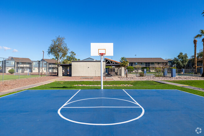 Basketball Court - Los Vecinos Apartments