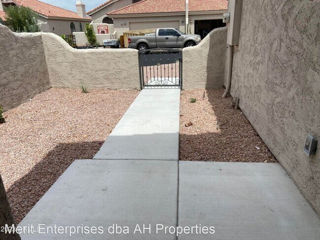 Building Photo - 2 br, 2 bath House - 8763 E GREENVIEW DR