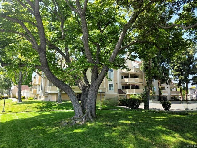 Foto del edificio - 3845 Farquhar Ave