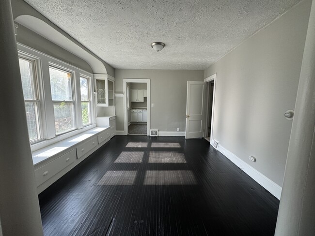 Building Photo - 9013/15 Yale Avenue - 1
