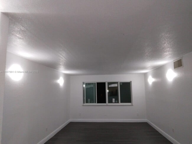 Building Photo - 14850 Naranja Lakes Blvd