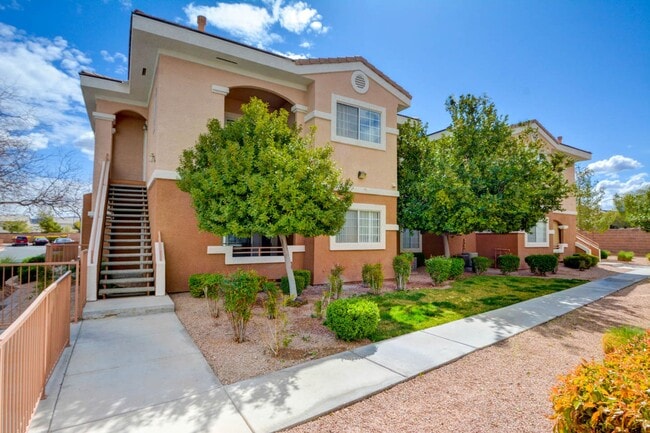 Foto del edificio - Beautiful 2 BR In Gated 89052 Community