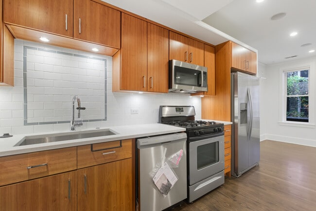 Foto del edificio - 644 W Roscoe St