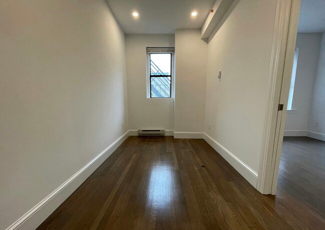 Building Photo - 11 Queensberry St