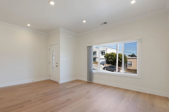 Building Photo - 5 bedroom in San Francisco CA 94132