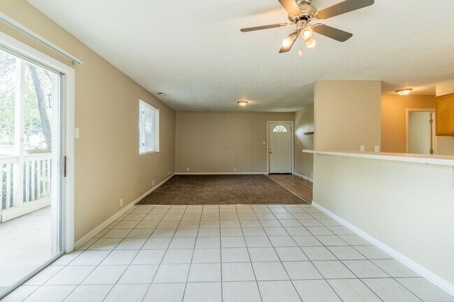 Foto del edificio - **$500 Move In Credit - SHORT TERM LEASE O...