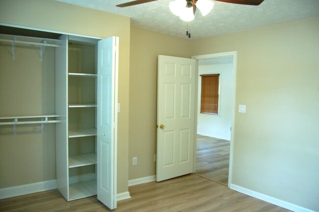 Building Photo - 2103 Woodward Dr