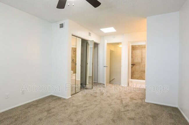 Foto del edificio - 850 S River Dr