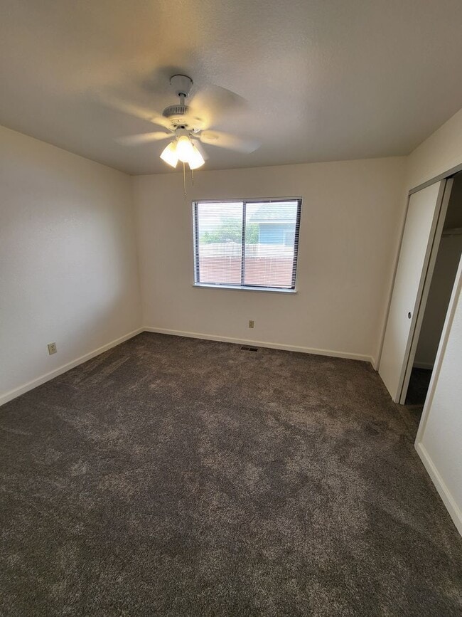 Building Photo - WAG0780>