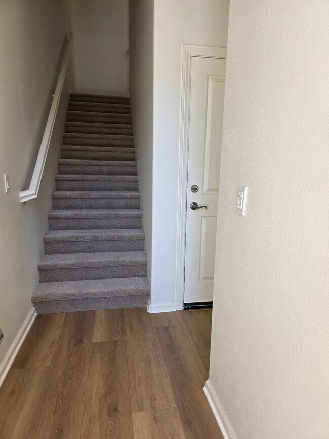 Foto del edificio - Gorgeous 3 Bedroom Townhome in Paseo del S...