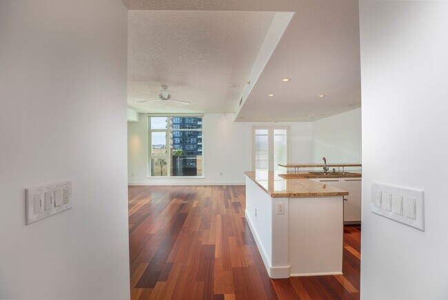 Foto del edificio - Luxurious and Spacious Condo at The Grande...