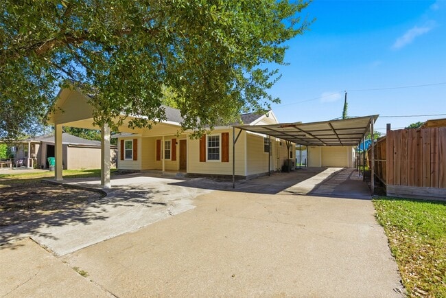 Building Photo - 1418 Thomas Ave