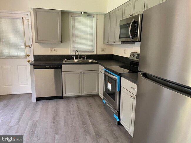 Foto del edificio - 8532 Abell Way