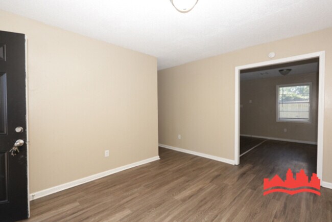 Building Photo - 493 Deerskin Dr