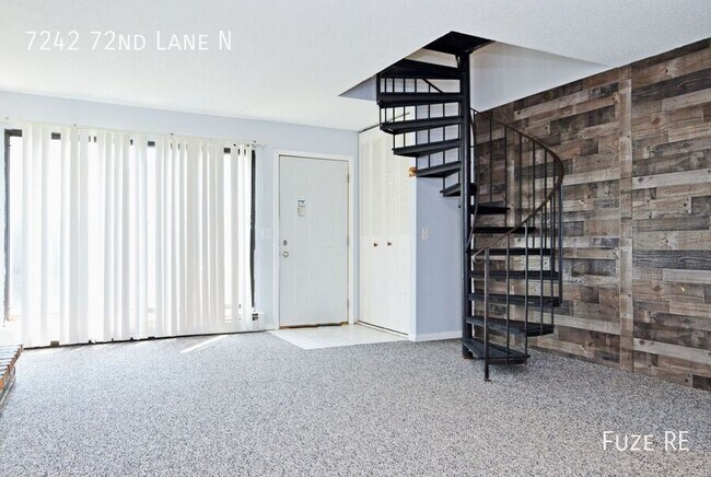 Foto del edificio - 7242 72nd Ln N