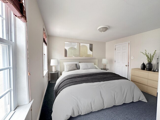 Building Photo - 1525 Montrose St