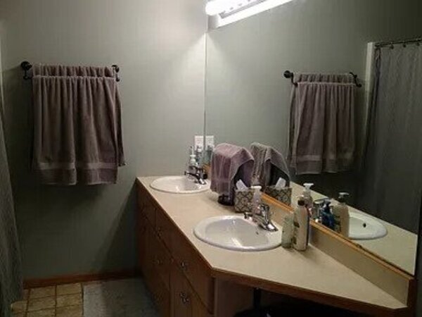 Upstairs bathroom - 1832 6th St W
