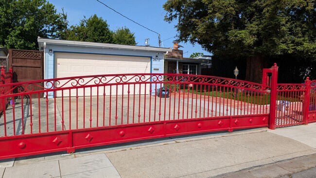 Foto del edificio - Beautiful 4 bedroom 2 bath home in Newark