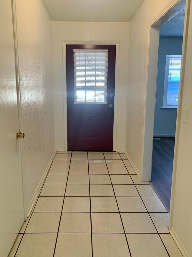 Foto del edificio - 3 Bed, 2 Bath Home in the Village!
