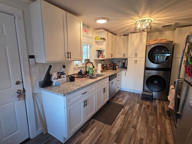 Foto del edificio - Comfortable Tacoma Craftsman Home!