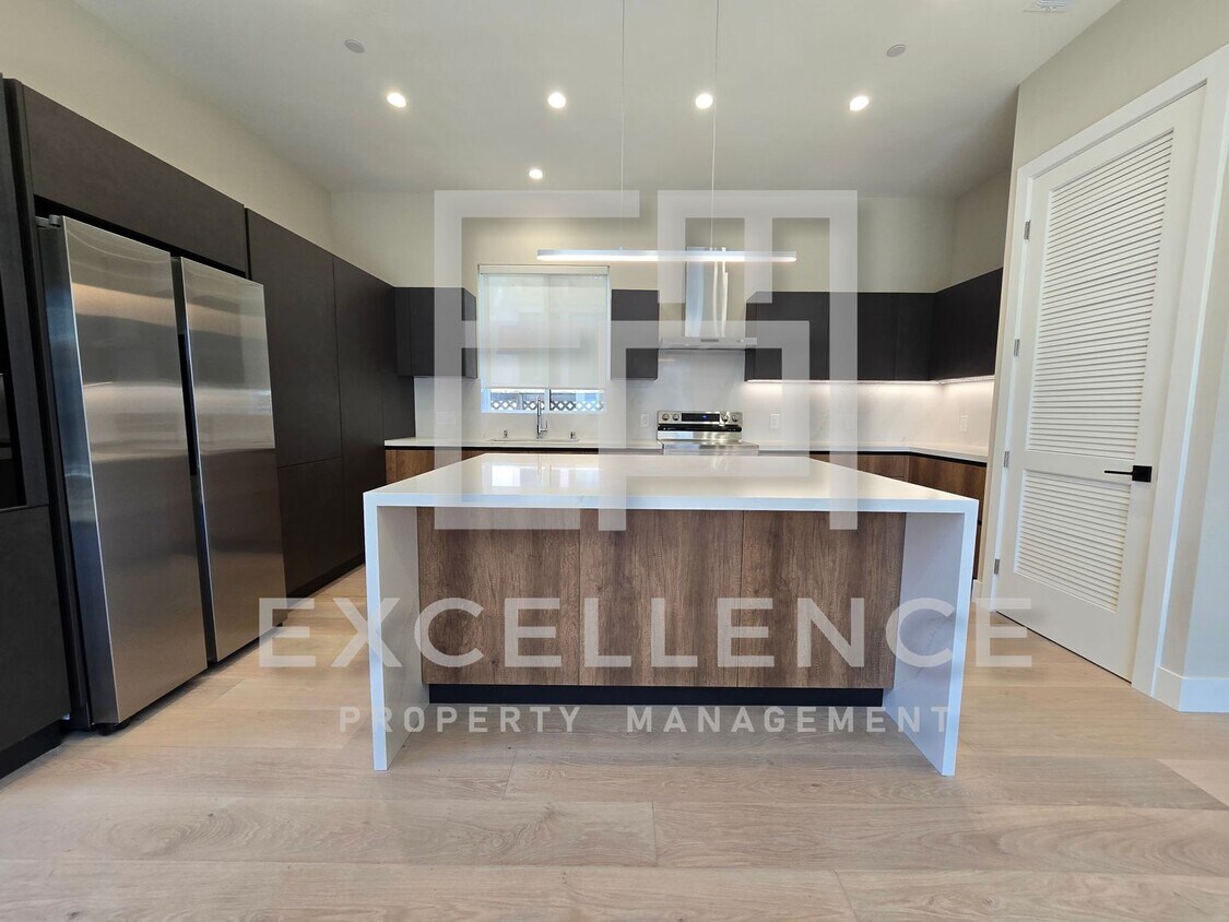 Foto principal - Brand New Build - 2/2 Cottage, Fenced Yard...