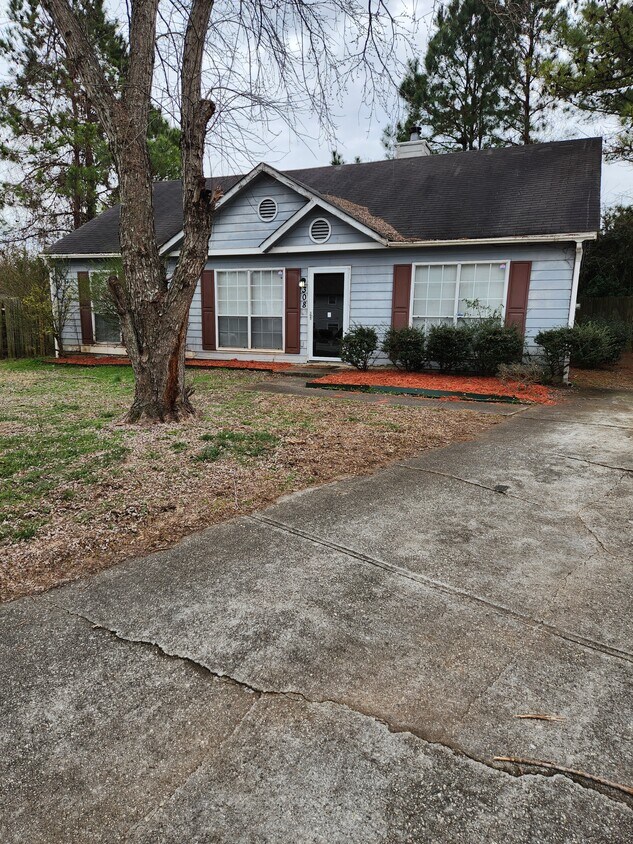 Primary Photo - 308 Country Club Dr
