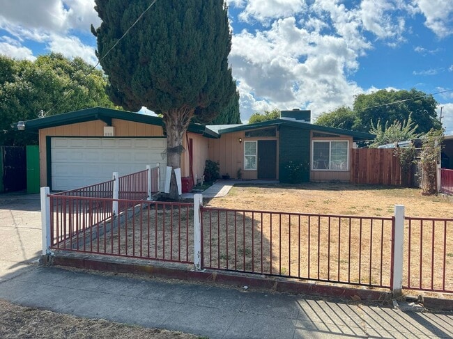 BEAUTIFUL CUL-DE-SAC HOME WITH LARGE PRIVA... - BEAUTIFUL CUL-DE-SAC HOME WITH LARGE PRIVA...